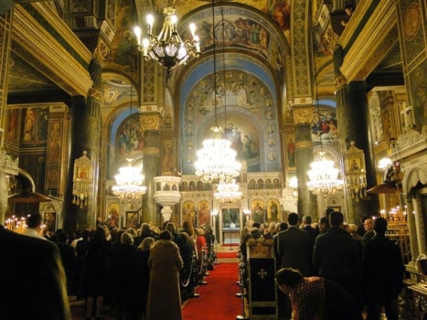 Ἡ κατάργηση τῆς ἀτομικότητας μέσα στὴ Θεία Λατρεία